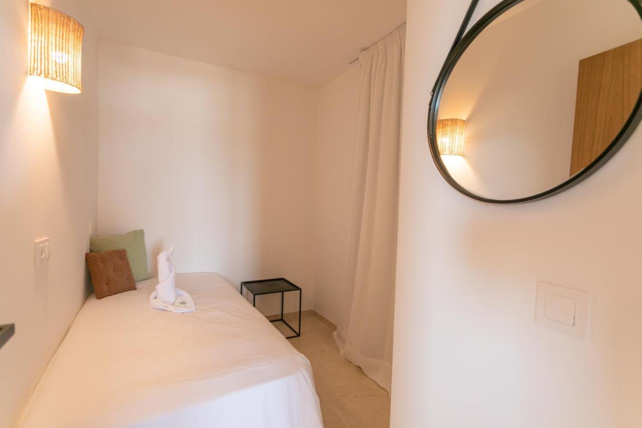 Beachfront Holiday Apartment Lotja 7 - Grupo Berna Colonia de Sant Jordi Exteriör bild